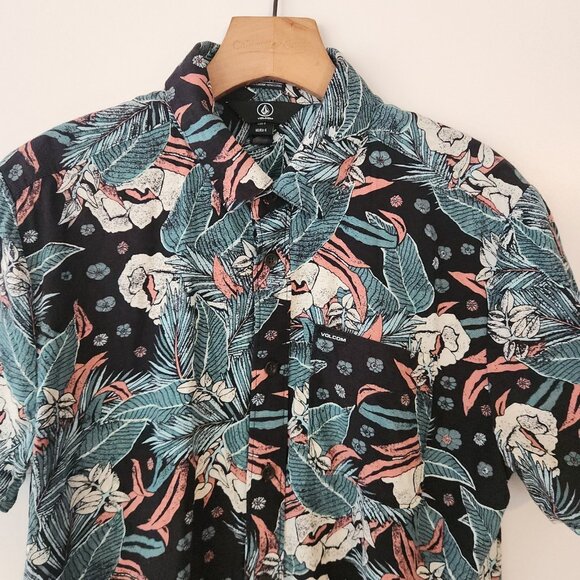 Volcom Hawaiian Shirt Teal Black Tropical Floral Short Sleeve Mens Small NEW - Picture 5 of 14